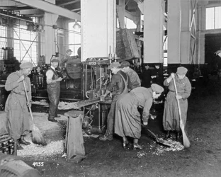 Kvinnelige fabrikkarbeidere under første verdenskrig, ca. 1917